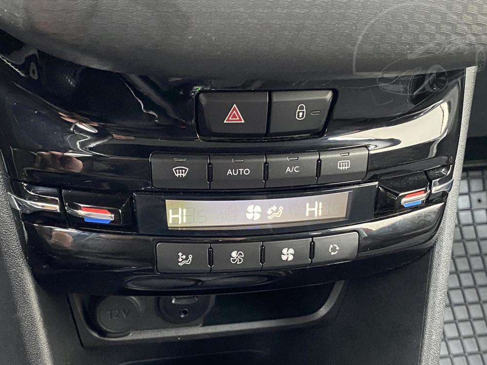 2017 Peugeot 2008 - 17