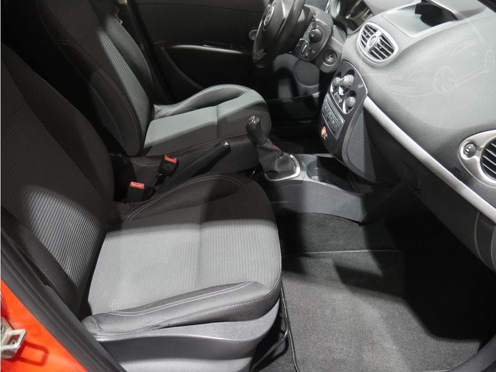 2012 Renault CLIO - 16