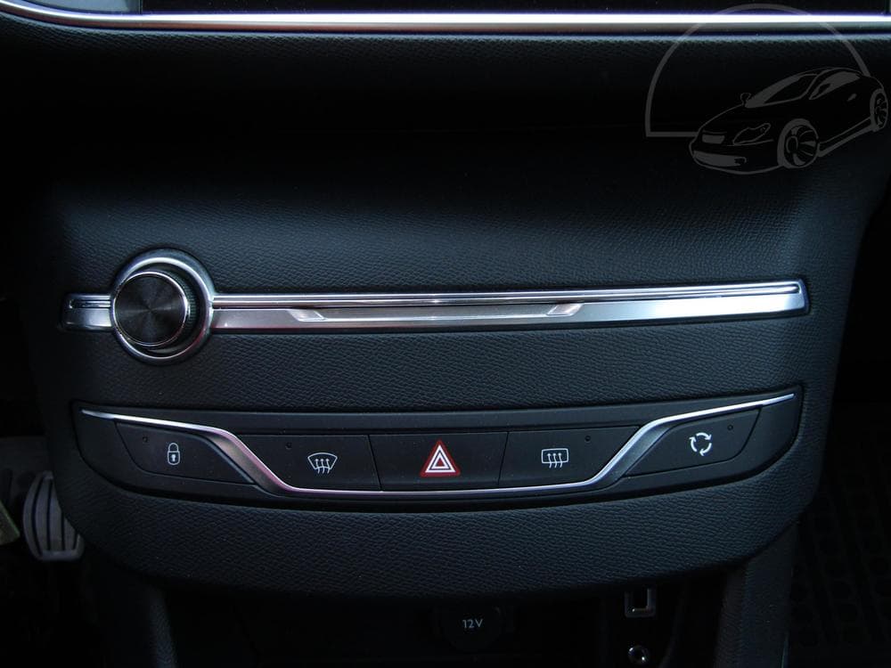 2016 Peugeot 308 - 17