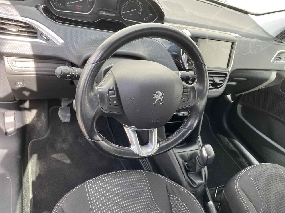 2016 Peugeot 208 - 12