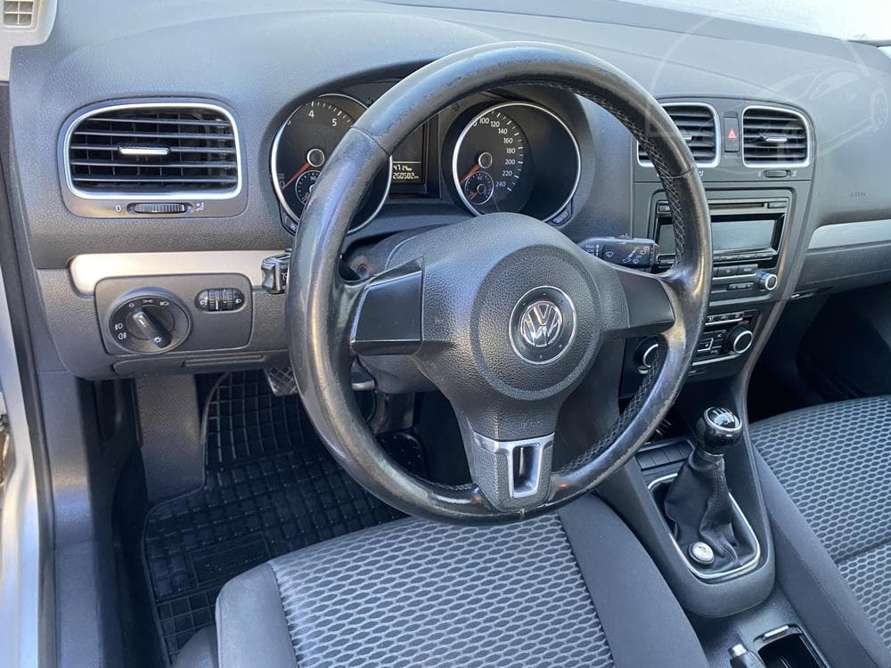 2011 Volkswagen GOLF - 34