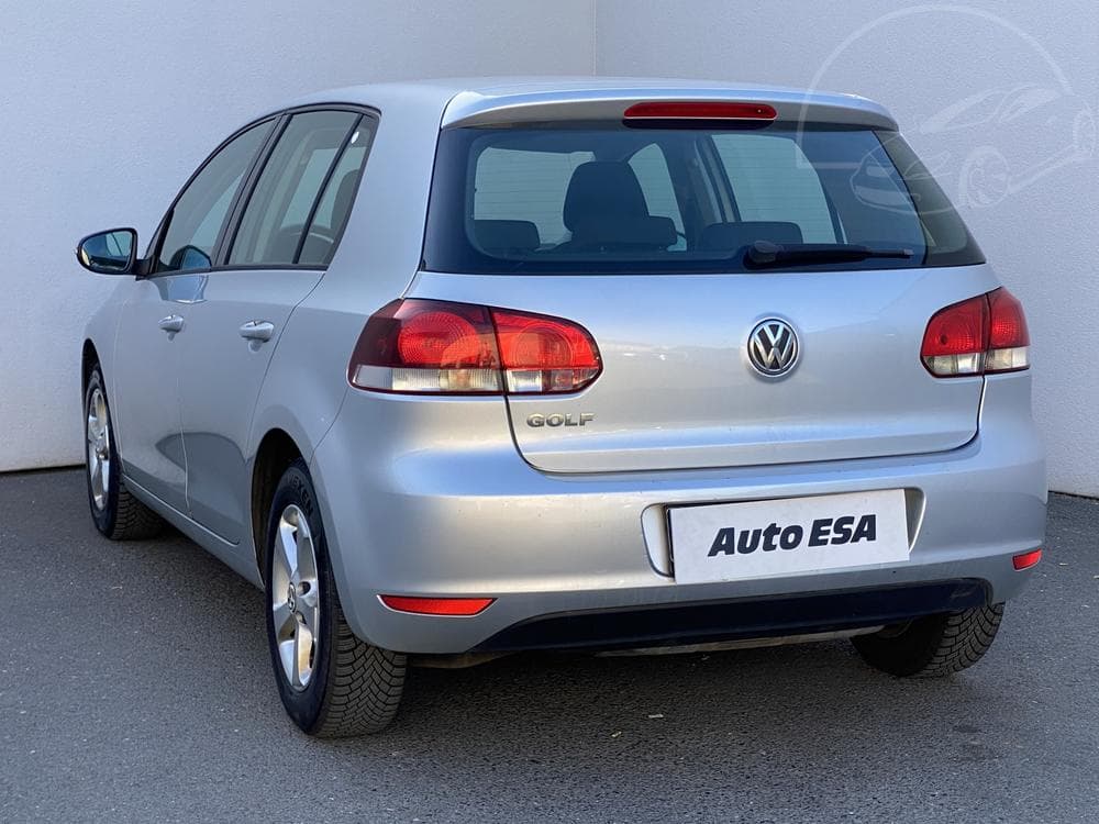 2011 Volkswagen GOLF - 16