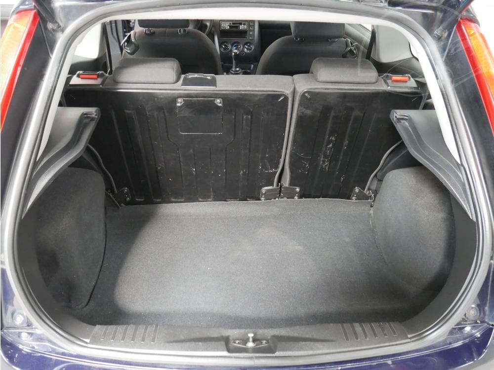 2005 Ford FIESTA - 13