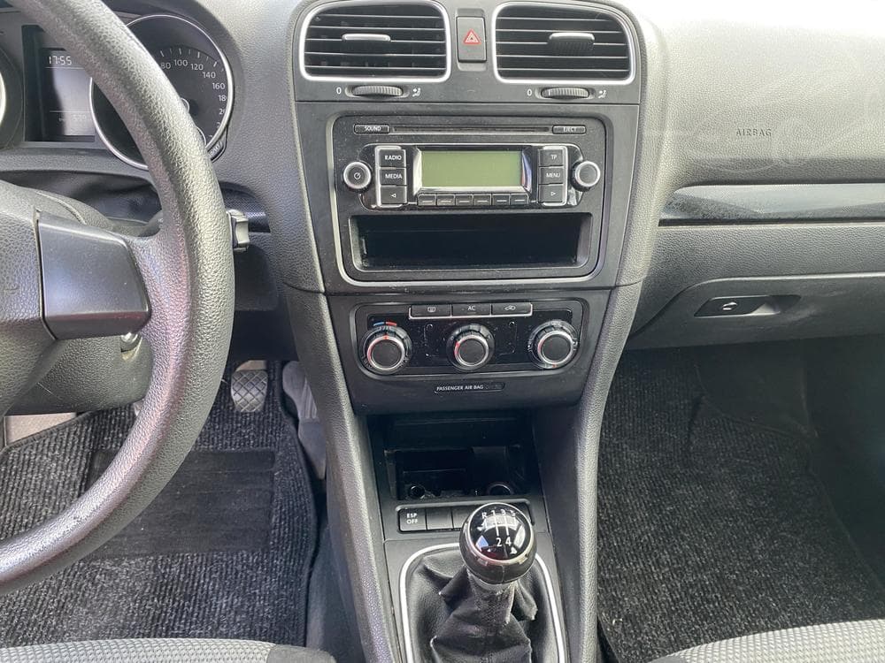 2009 Volkswagen Golf - 40