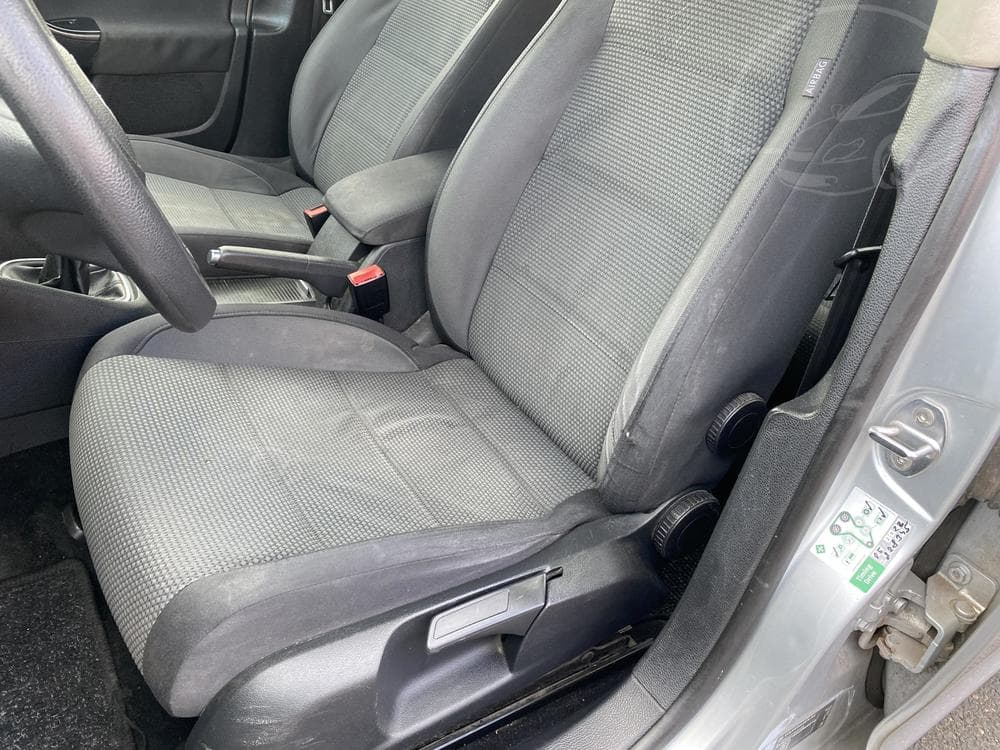 2009 Volkswagen Golf - 25