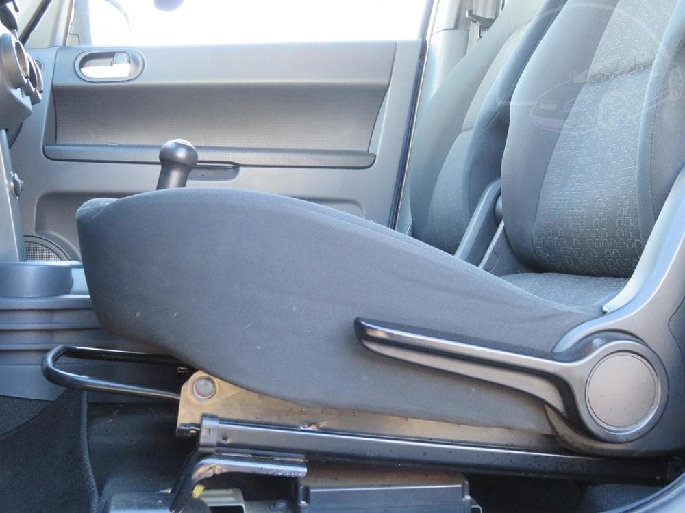 2012 Mitsubishi Colt - 46