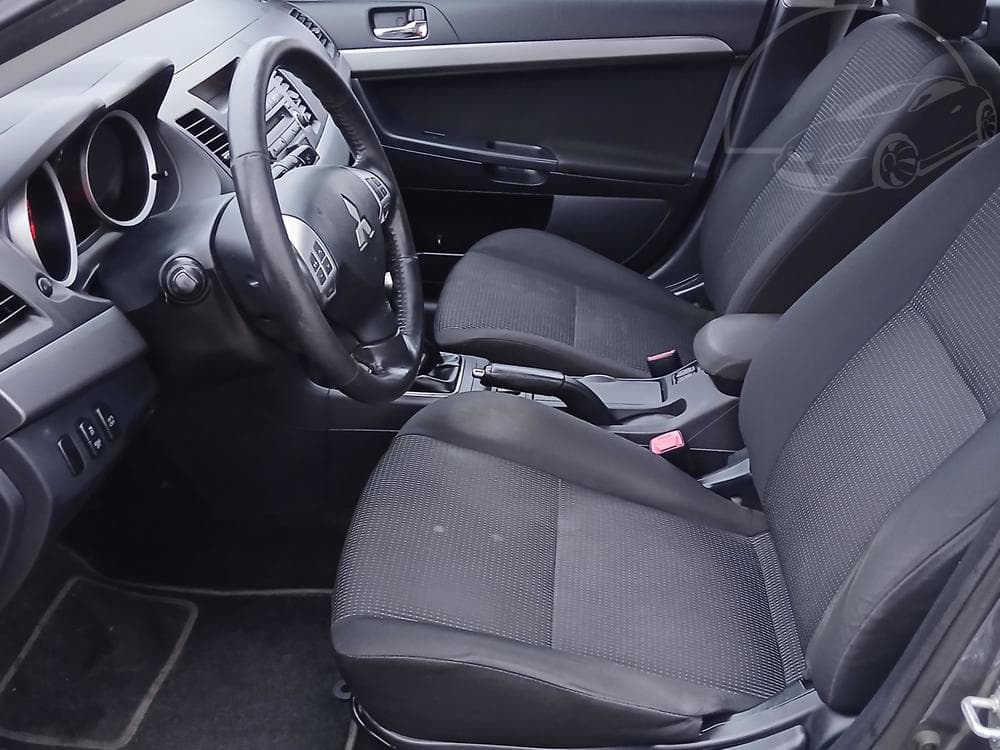 2011 Mitsubishi Lancer - 33