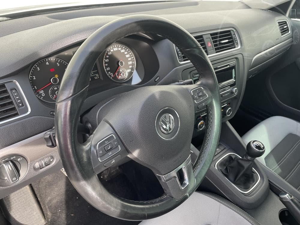 2011 Volkswagen JETTA - 10