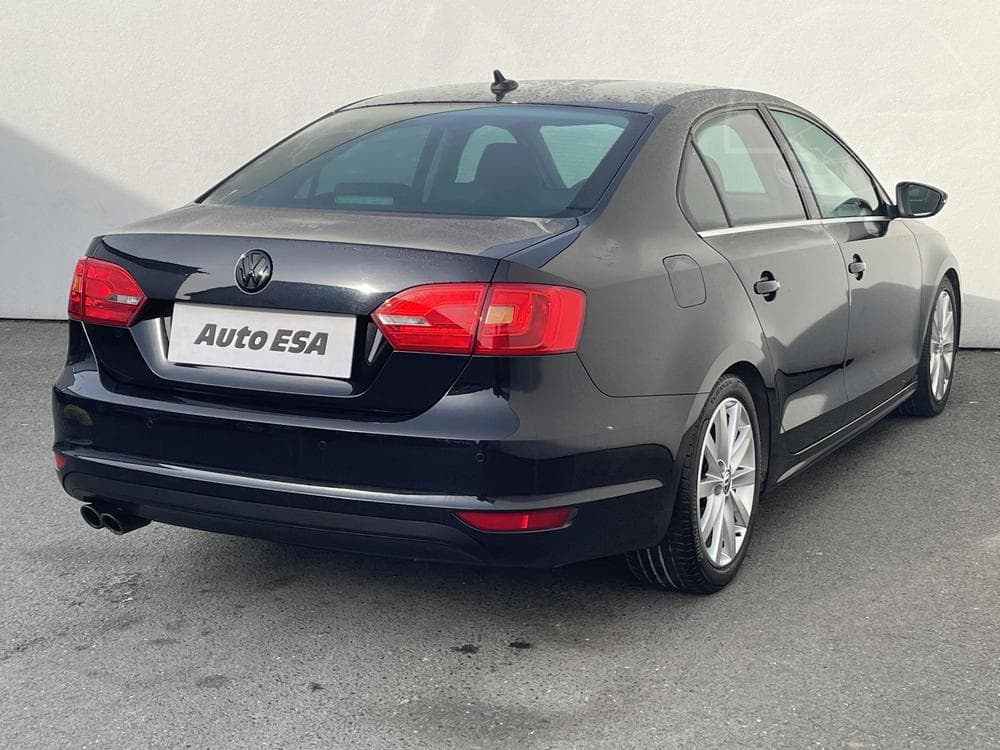 2011 Volkswagen JETTA - 4