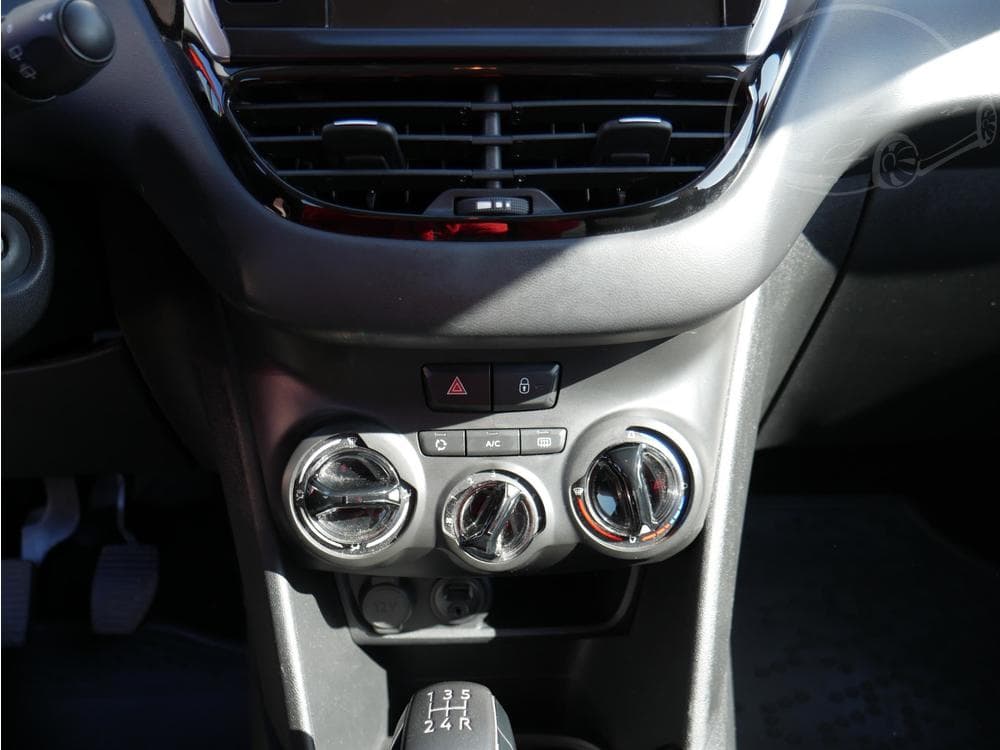 2017 Peugeot 208 - 13