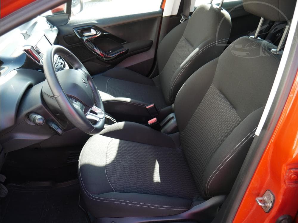 2017 Peugeot 208 - 9