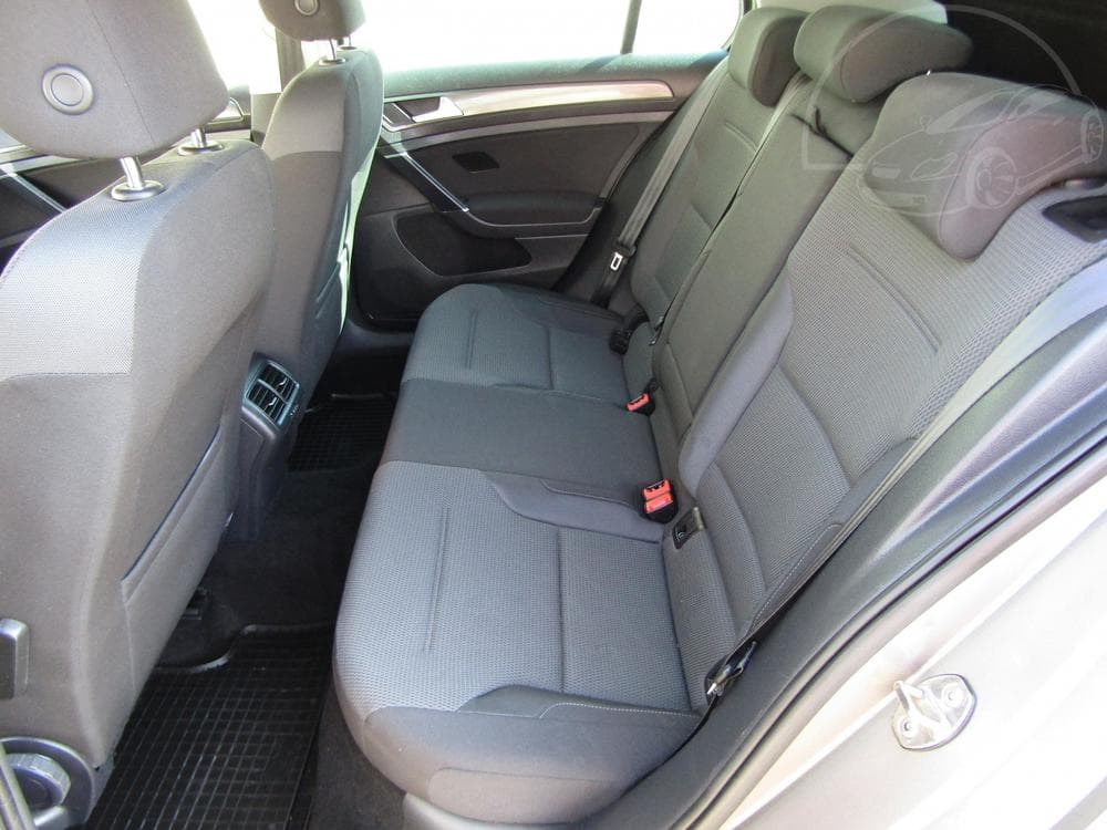 2013 Volkswagen Golf - 10