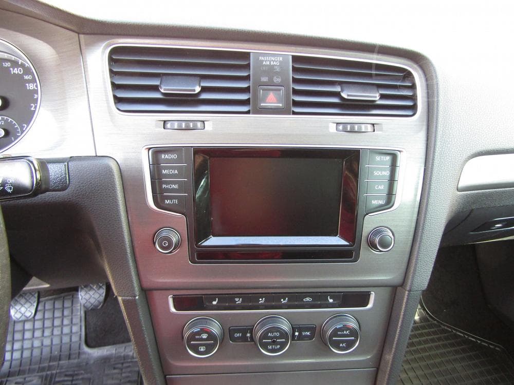 2013 Volkswagen Golf - 14