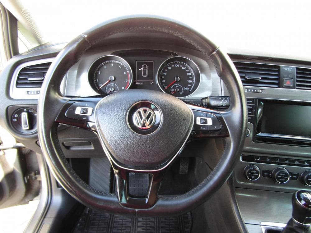 2013 Volkswagen Golf - 18