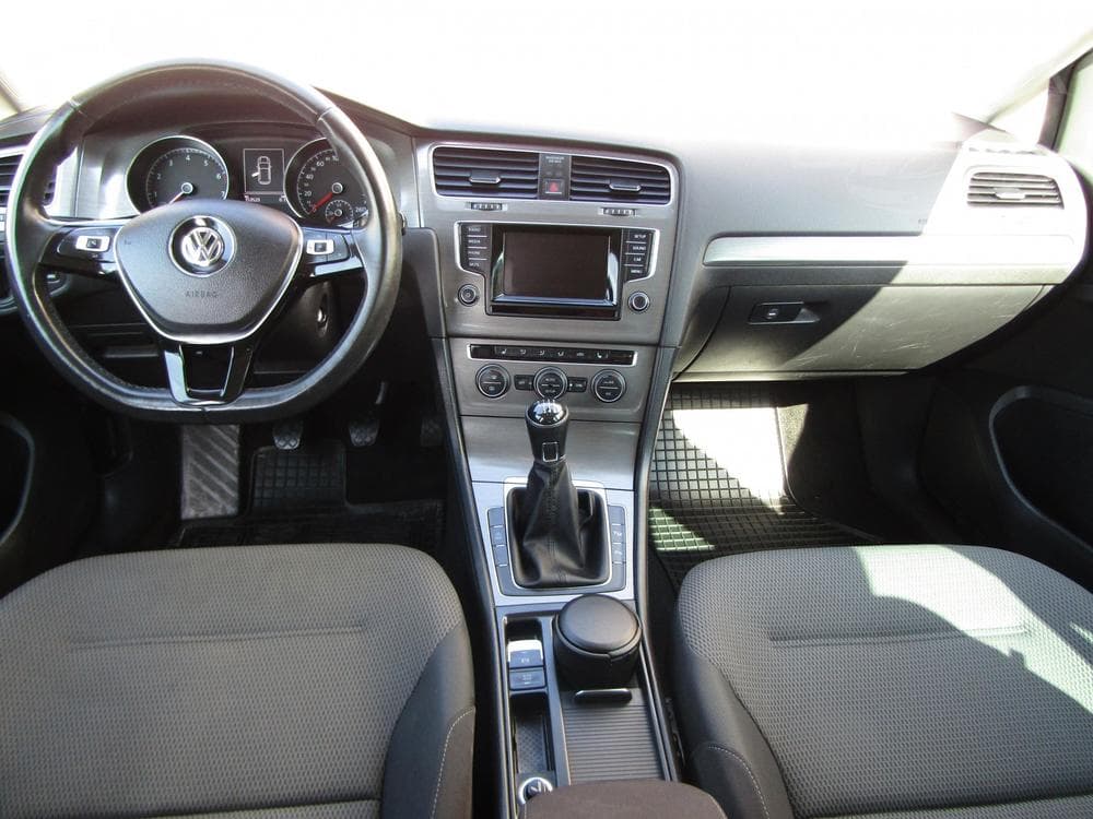 2013 Volkswagen Golf - 8