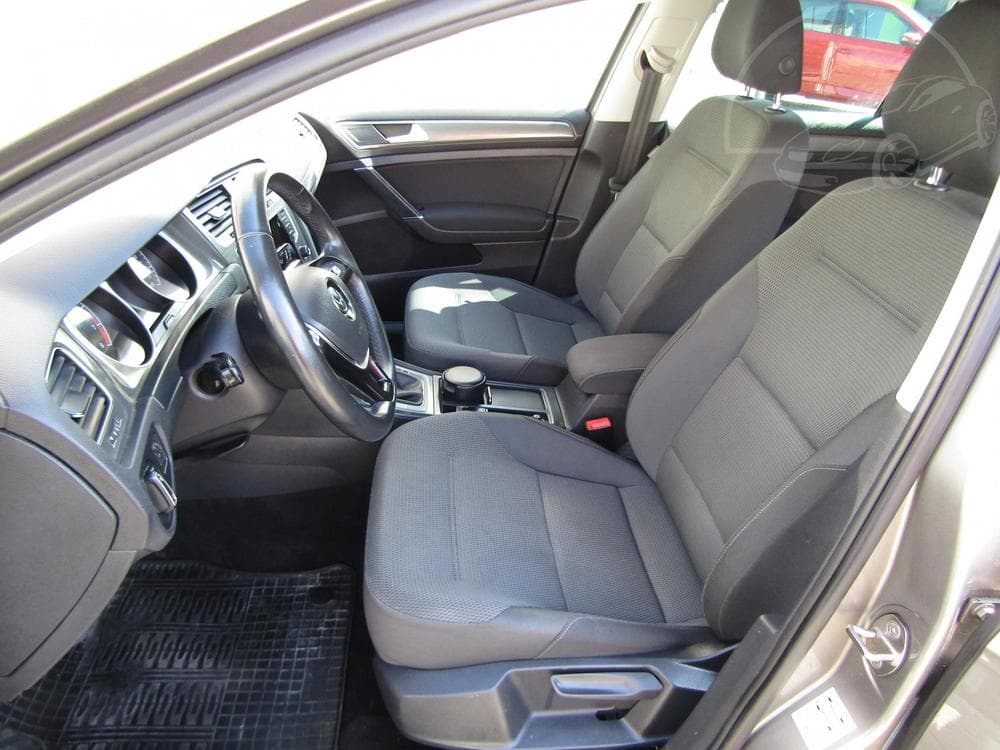 2013 Volkswagen Golf - 9