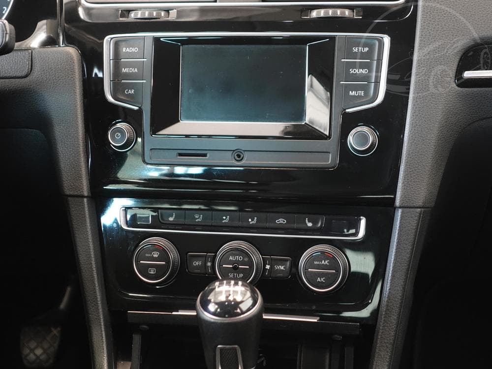 2013 Volkswagen GOLF - 25