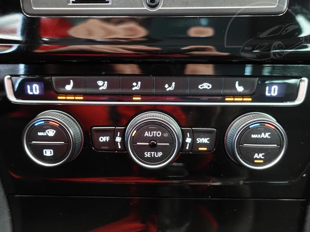 2013 Volkswagen GOLF - 35