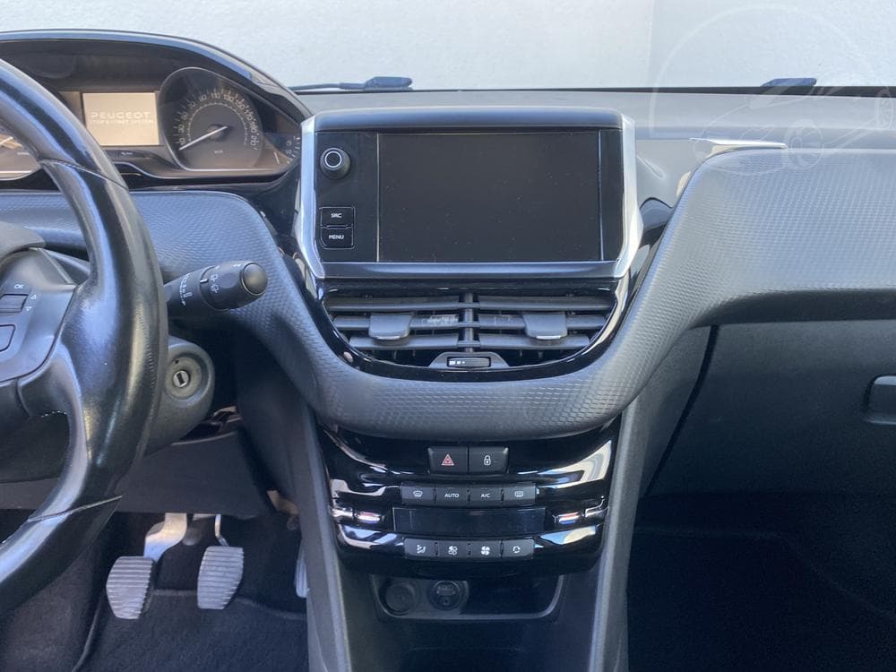 2018 Peugeot 208 - 12