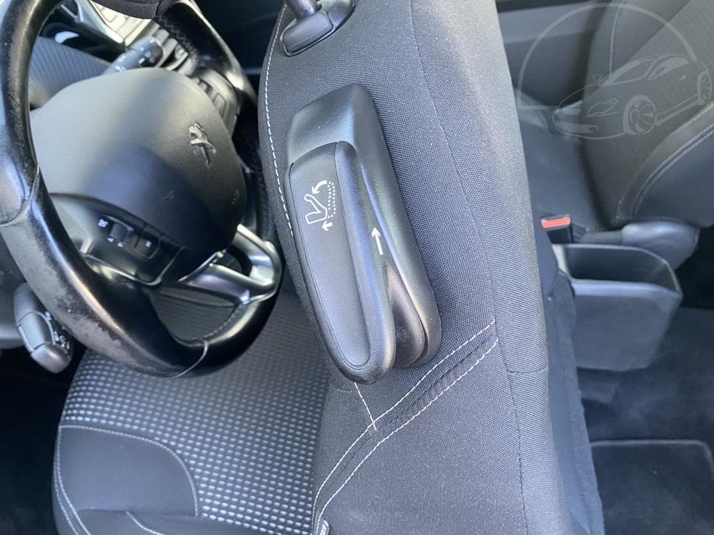 2018 Peugeot 208 - 13