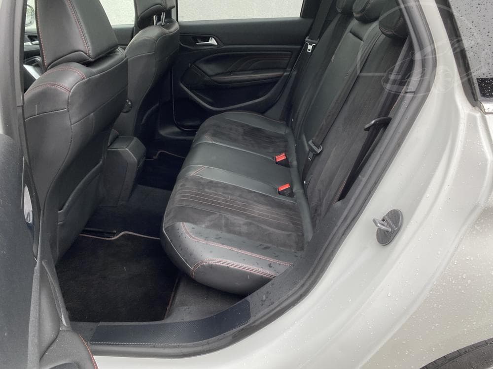 2015 Peugeot 308 - 10