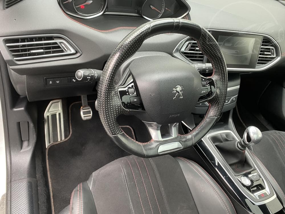 2015 Peugeot 308 - 12