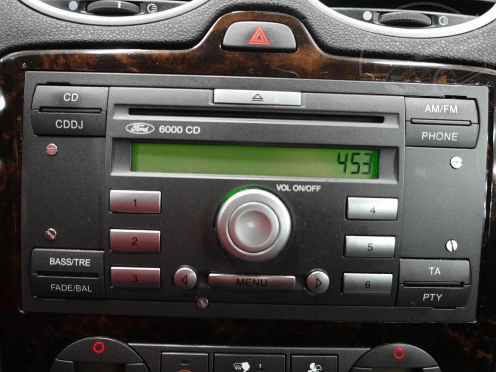 2005 Ford FOCUS - 12