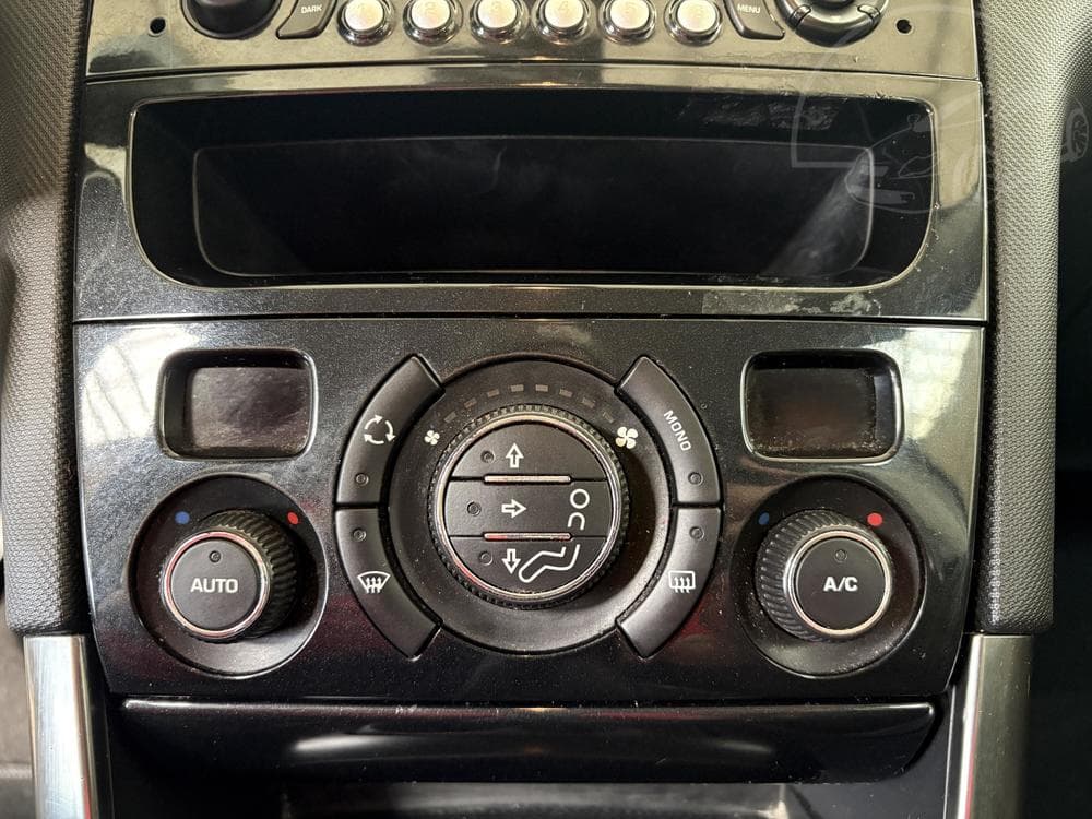2013 Peugeot 308 - 14
