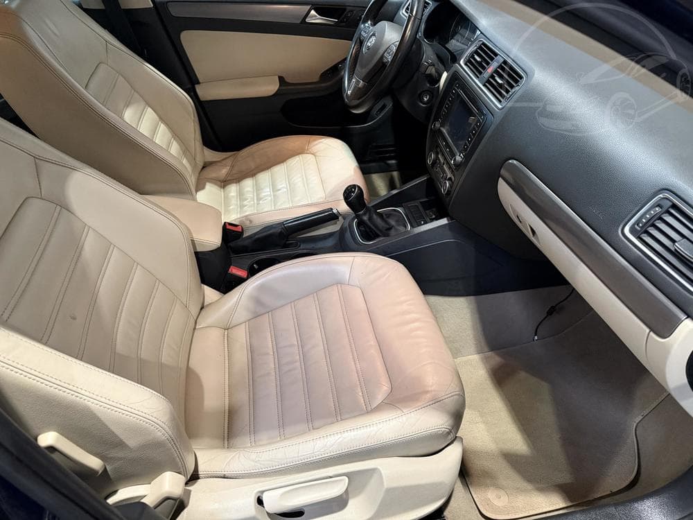 2012 Volkswagen JETTA - 13