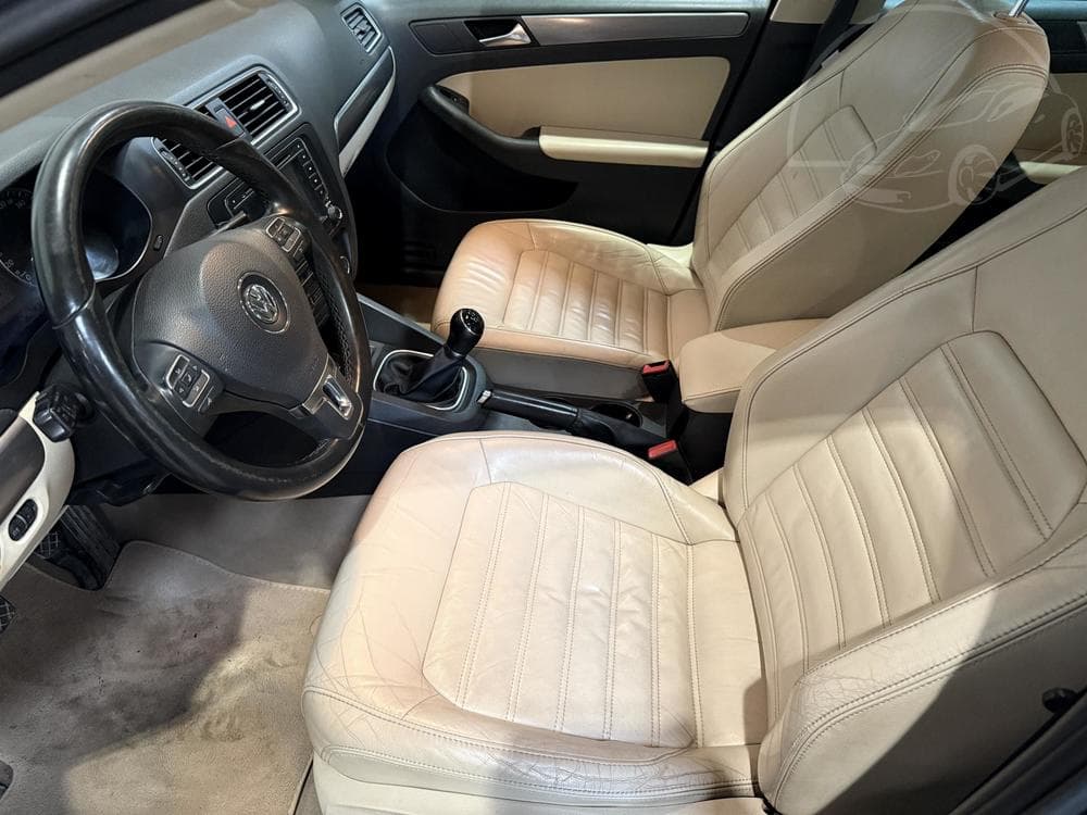 2012 Volkswagen JETTA - 9