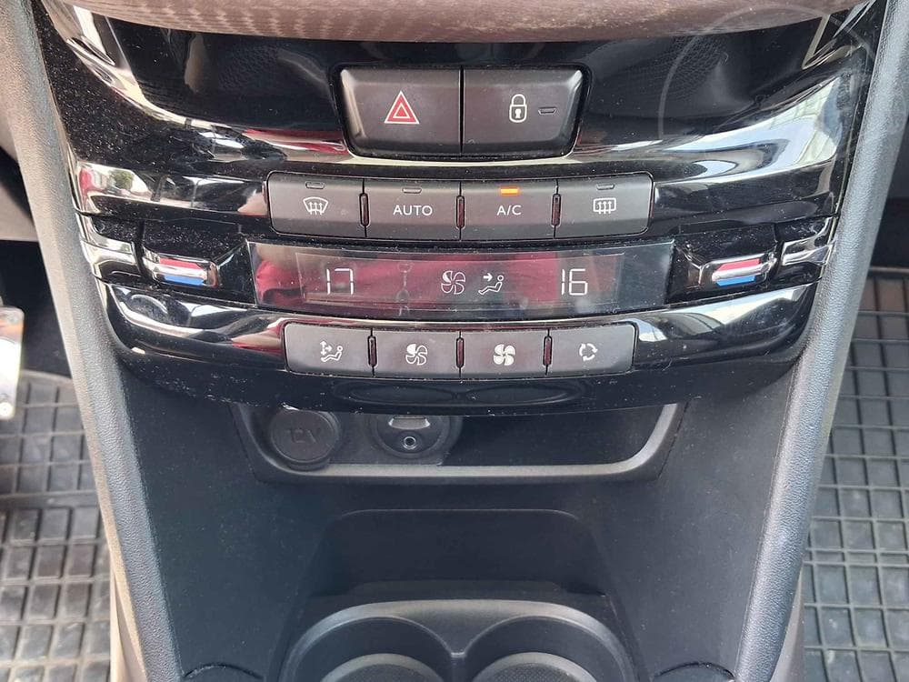 2015 Peugeot 2008 - 16