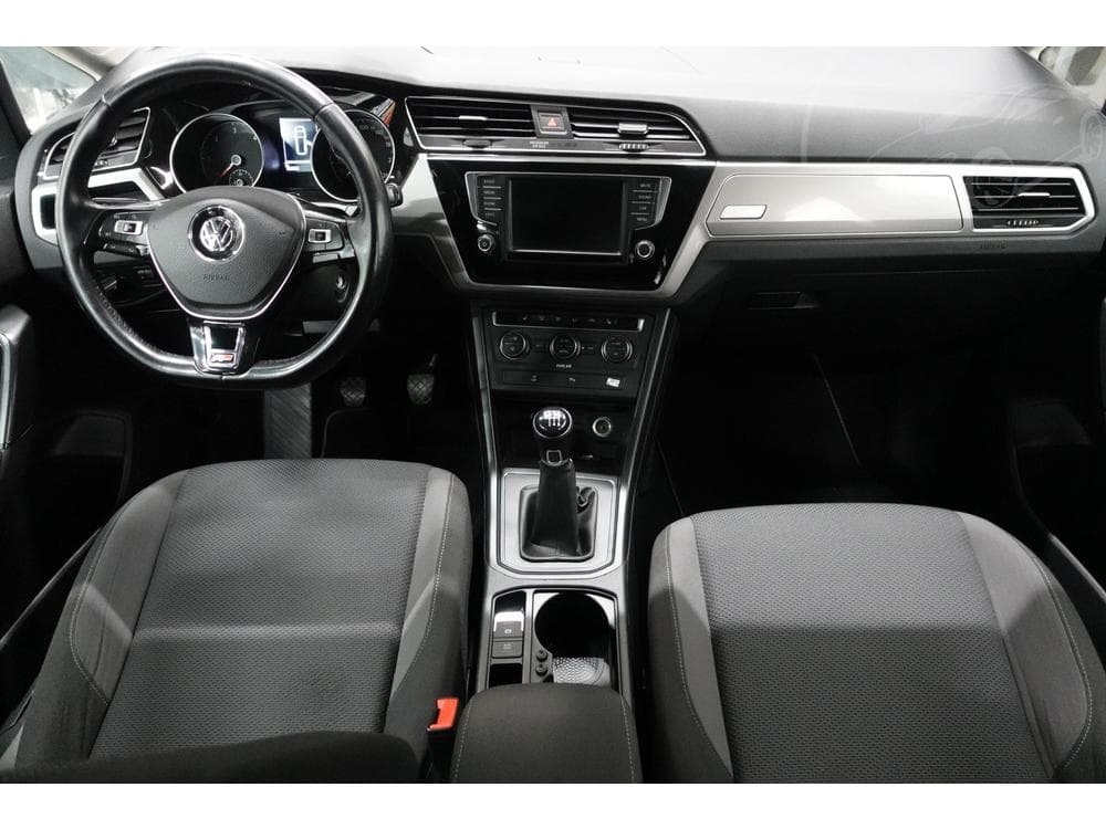 2016 Volkswagen Touran - 8