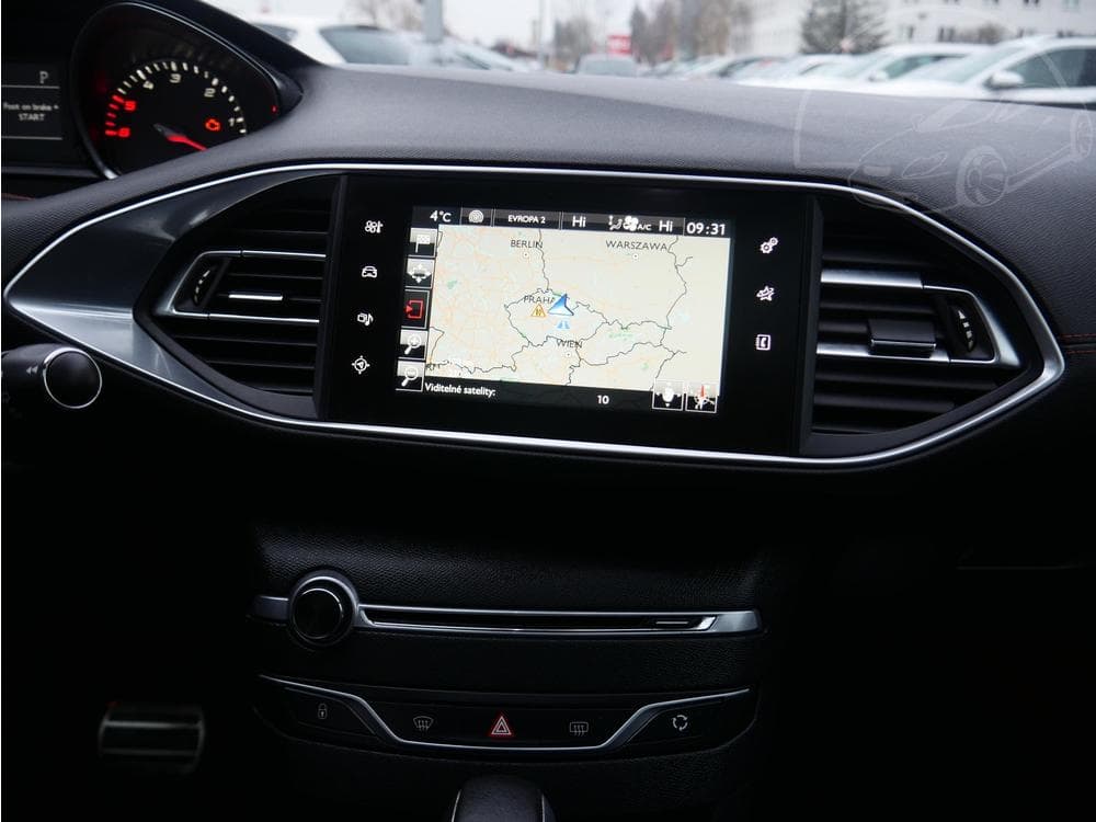 2015 Peugeot 308 - 11