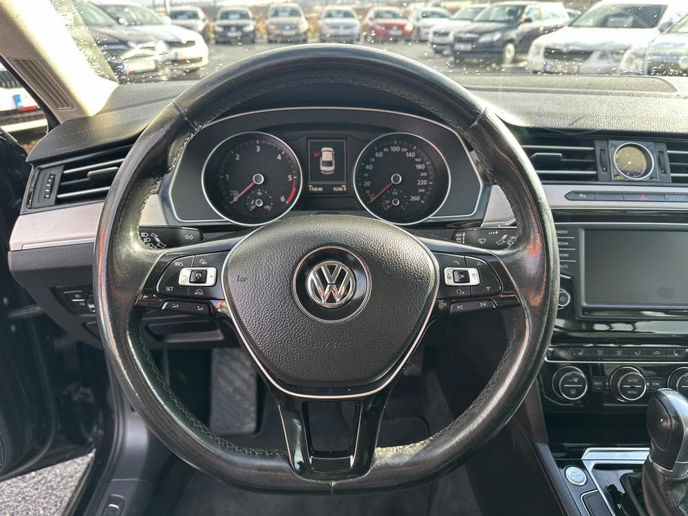 2016 Volkswagen PASSAT - 31