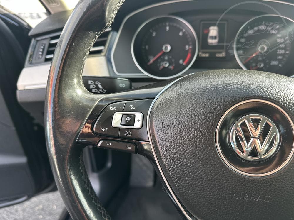 2016 Volkswagen PASSAT - 34