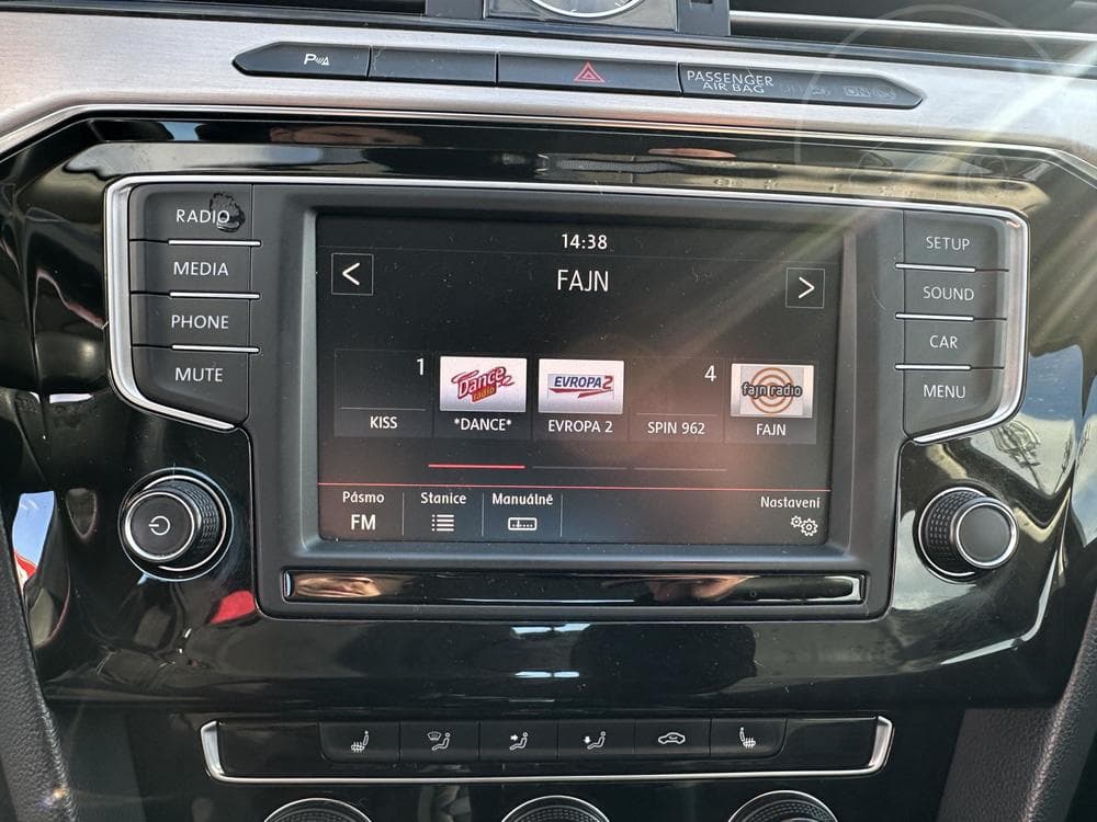 2016 Volkswagen PASSAT - 43