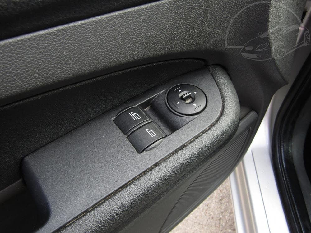 2006 Ford FOCUS - 11