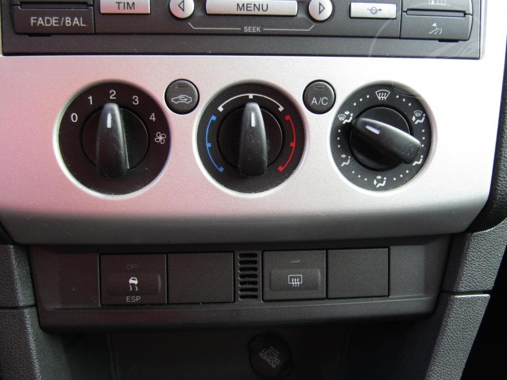 2006 Ford FOCUS - 12