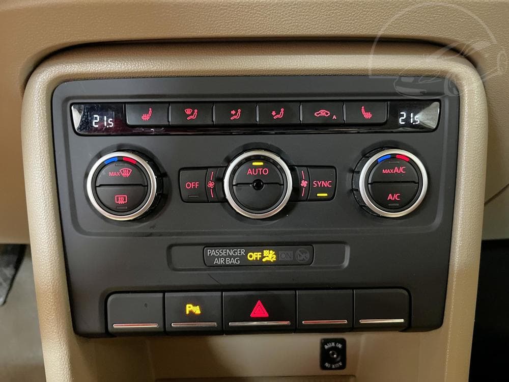 2013 Volkswagen BEETLE - 13