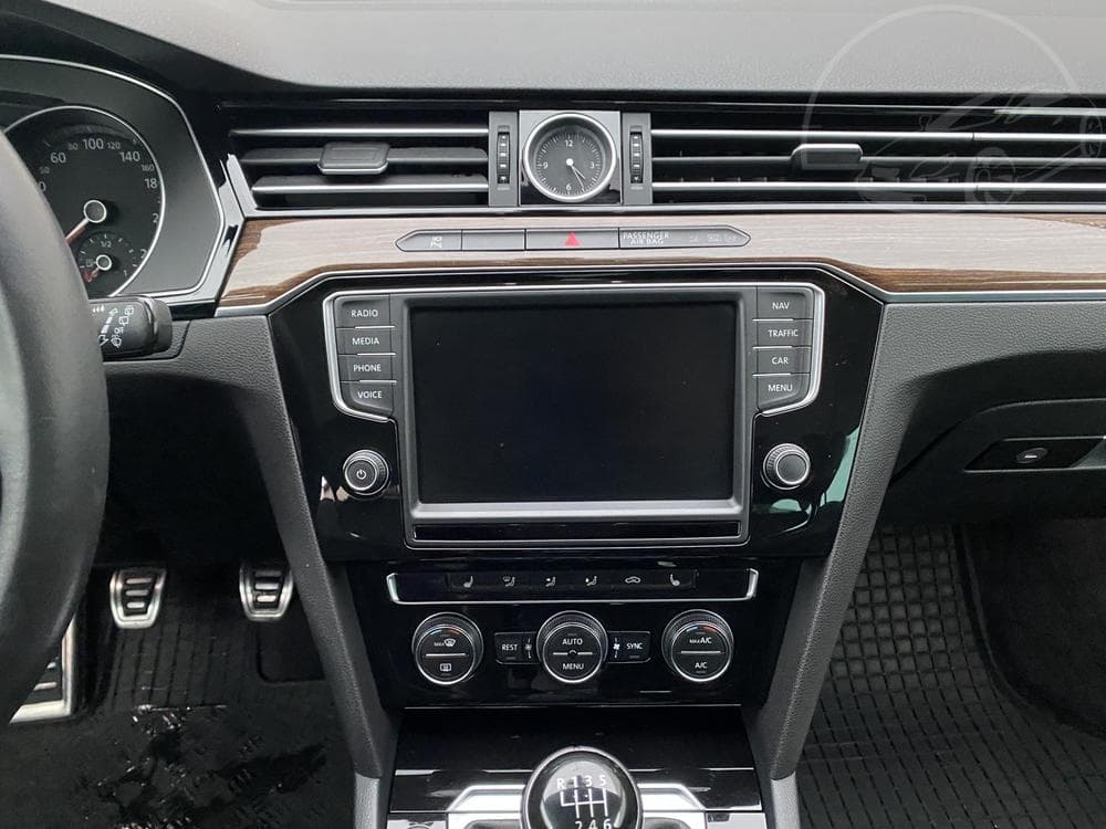 2015 Volkswagen PASSAT - 12