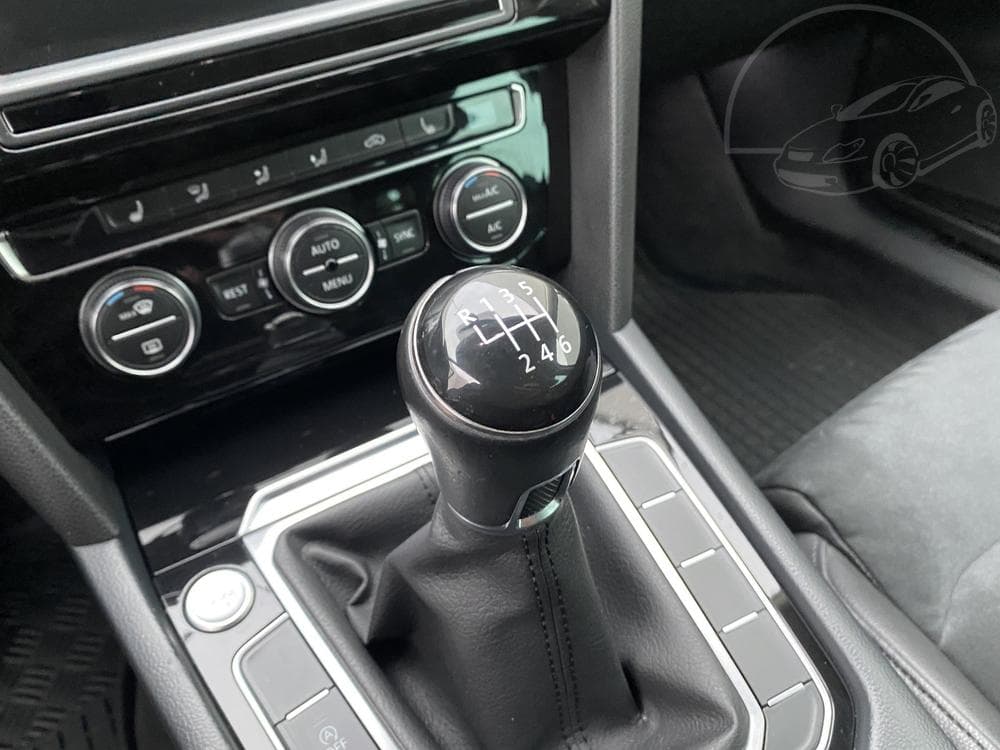 2015 Volkswagen PASSAT - 16