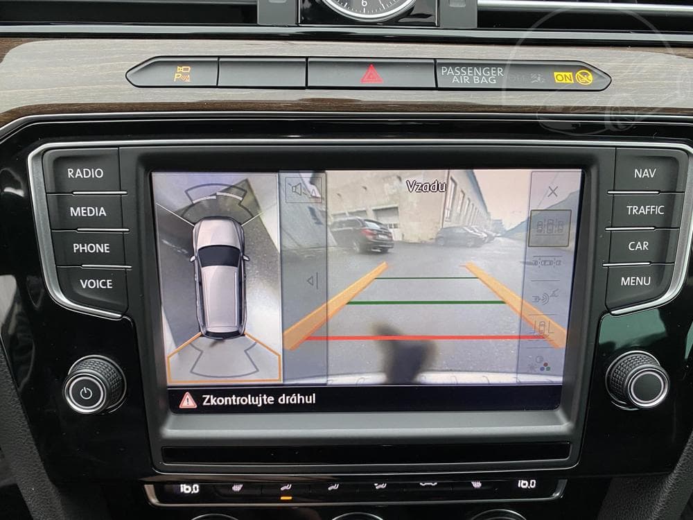2015 Volkswagen PASSAT - 17