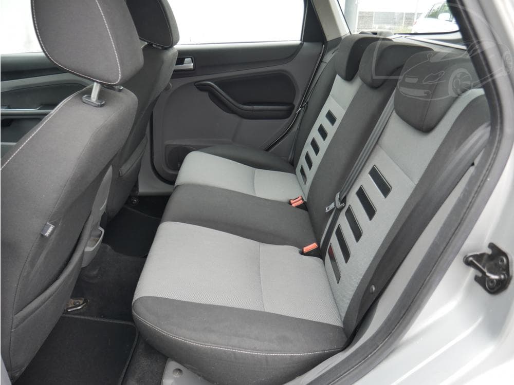 2010 Ford FOCUS - 28