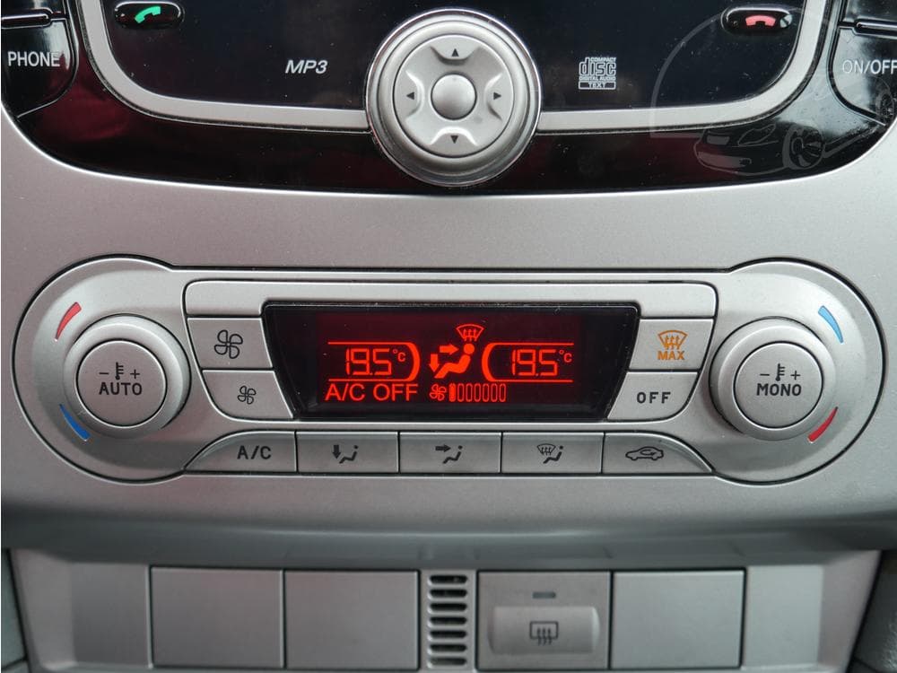 2010 Ford FOCUS - 40