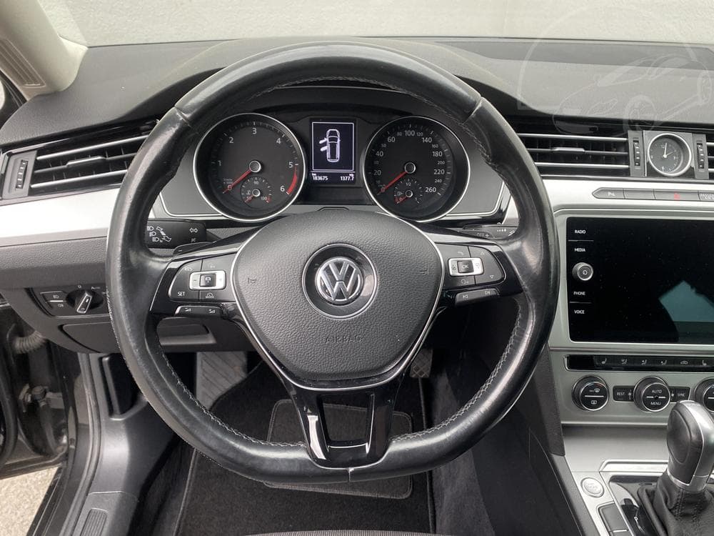 2018 Volkswagen PASSAT - 31