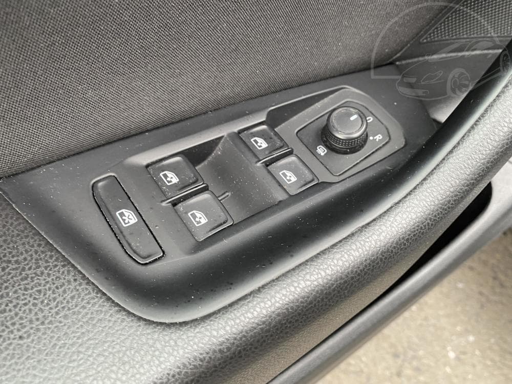 2018 Volkswagen PASSAT - 37