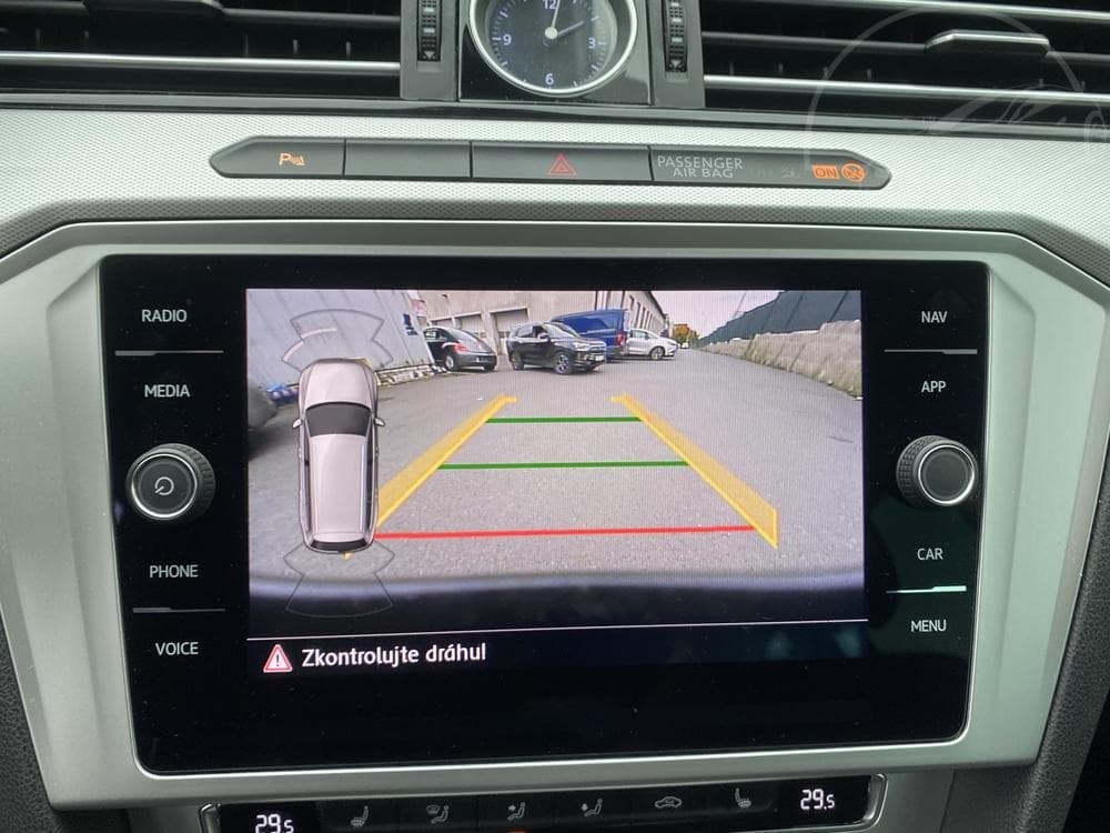 2018 Volkswagen PASSAT - 52