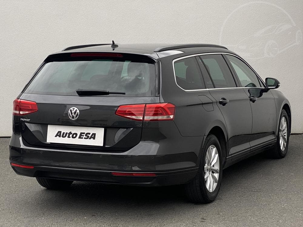 2018 Volkswagen PASSAT - 10