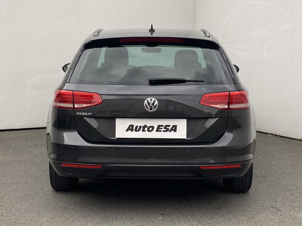 2018 Volkswagen PASSAT - 13