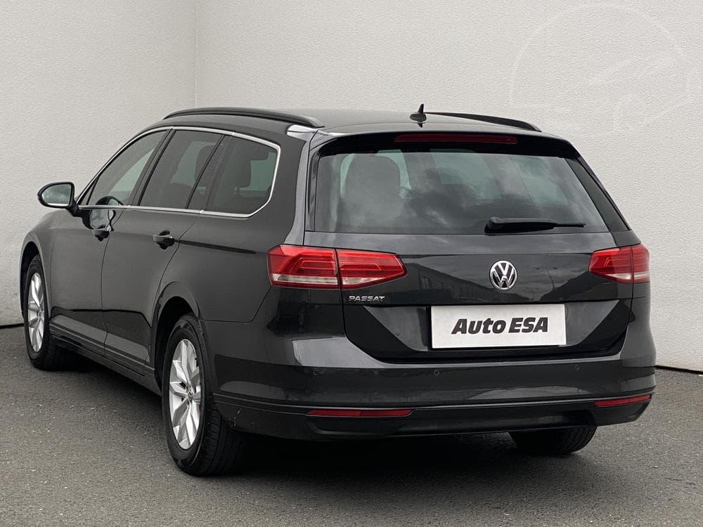 2018 Volkswagen PASSAT - 16